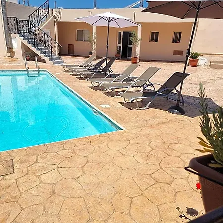 Potamos Hotel 2*