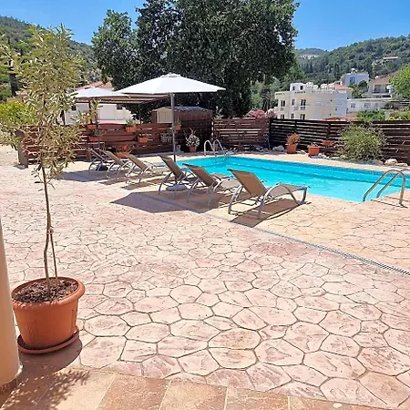 Potamos Hotel 2*
